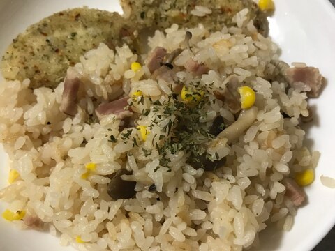 炊飯器で簡単！しめじとベーコンのピラフ